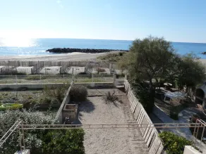 Beachfront villa directly on the beach - Image 5