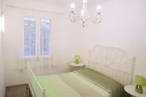 Splinterny lejlighed med spektakulær udsigt over Gardasøen - Image 5