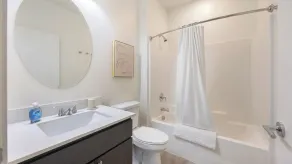 Landing Spectacular 1BD Yoga Studio Gym - Image 4
