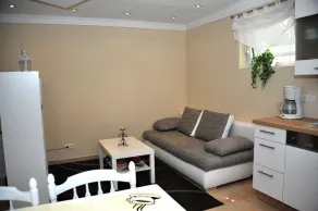 Brightly furnished non-smoking apartment in a quiet location - Image 5