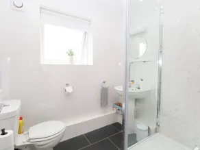 19 Waterside Park - Image 4