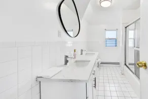 Luxury 5 BR Home Free Parking - Image 4