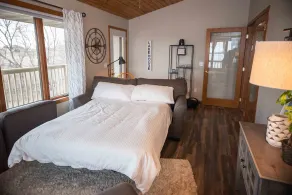 Stay at The View on Madison: Beautiful, spacious home on Madison Lake! - Image 5