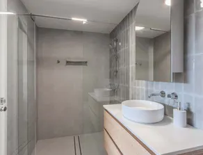 Three Bedroom Oceanfront on Marine Parade - Image 2