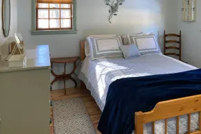 Cottage with tennis, basketball, beach access, fireplace & firepit - Image 3