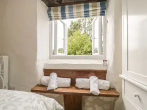 APPLE TREE COTTAGE, pet friendly, with open fire in Shillingstone - Image 3
