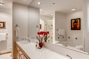 Mountain Condo + Pejs & Privat Balkon | Pool & Hot Tub On-Site! - Image 3