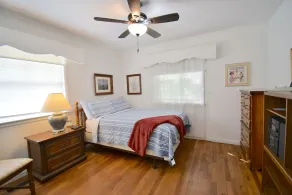 Charming 3 Bedroom house with detached garage. - Image 5