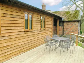 Perfect for a couple and offering wheelchair access. - Image 5