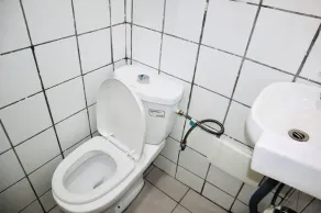 1 Bed Studio Sleeps 2 - Secure Parking, Central - Image 3