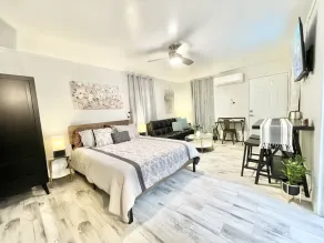 Tranquil Guest House with Private Patio, Parking - Image 4