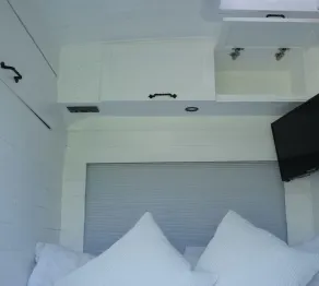 Superb 4 berth Campervan with Kingsize bed - Image 5