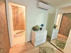 Holiday House Above with pool - Image 3