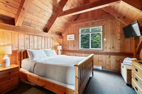 Bear Coast, Cabin with Hot Tub, Patio, and Waterview - Image 5