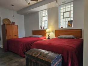 Don't miss out on this one! No cleaning fee. Near south side. - Image 5