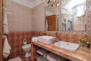 Holiday home with swimming pool, sauna and air conditioning - Image 2