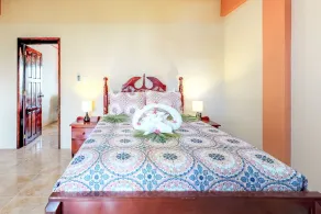 Family-friendly condo with WiFi & partial AC, located just steps from the ocean - Image 4
