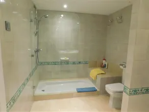 Exceptionellt modernt byhus med utsikt över poolen med utsikt över havet. - Image 5