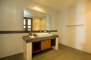 SEMINYAK, Great Value, 7 Bdr, New, Close To Beach - Image 5
