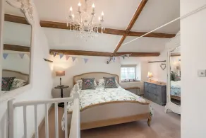 Wonderful Grade II Cotswold Stone Cottage in Perfect Location - Image 4