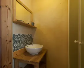 Dans un chalet à proximité des pistes, SPA privatif, Sauna, Wifi gratuite - Image 2