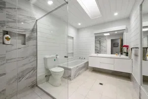 Mollymook Fantastic Beach House - 6 minutes walk to the Beach & Pet Friendly - Image 3
