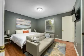 City living W/Hot tub, Pool Table, Movie Theater! - Image 4