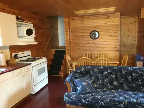 Lake front 3 bedroom 2 Storey Chalet, Sauna, Summer Heated Pool - Image 4