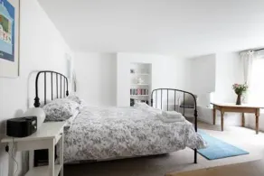 Beautiful, luxury two bedroom apartment, within easy reach of the city centre, - Image 2