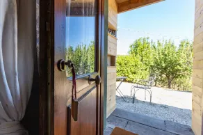 Intimate independent room for couples - Image 2