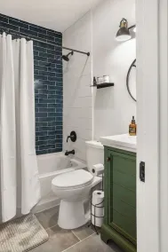 Stylish Apt Near STL Attractions - Image 2