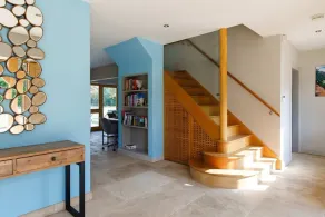Barn-style Country Retreat Close to Marina - Image 2