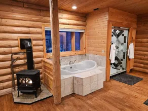 Private lakefront escape for unforgettable group getaways - Image 2
