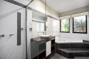 DANA DELIGHTS! SUPERB COASTAL SPA & MODERN BEACH HOUSE, BLAIRGOWRIE - Image 2