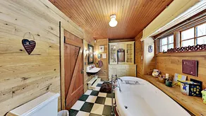 Rustic Elegance Beautiful cabin with screen porch on clear, private lake - Image 4