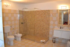 Avkopplande hus omgivet av olivträd, underbar havsutsikt - Image 5