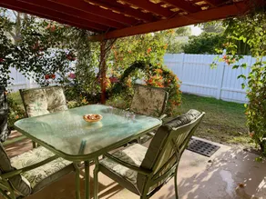 2 Bed/2 Bath Private Home on Quiet Street, Tastefully Furnished, Pets Allowed - Image 5