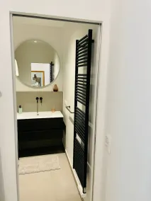 Large 1 bedroom -Center terrace parking - Image 3