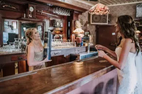 Lej det hele historiske Avery Hotel Sierra Getaway og spillested - Image 2