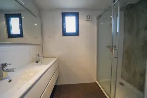 Chalet with 2 bedrooms and a terrace - Image 3