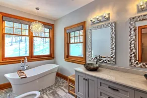 Splendido cottage per famiglie con 8 letti e 6 bagni sul lago Rosseau! Sala Muskoka! Tavolo da biliardo! - Image 3