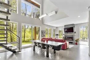 Stylish Chalet & Spa Steps from Lake Memphrémagog - Image 4