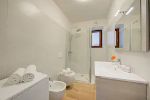 Red House: Beachfront Terrace & Private Beach - Happy Rentals - Image 2