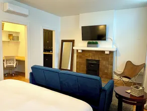 EZ Check-in and Check-Out, Perfect for a Night Downtown! - Image 4