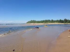 Lake Ontario East, sleeps 10, beach, 2 kayaks, firepit, gas grill, yard, porc - Image 3
