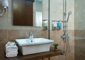 Your ideal holiday in Hersonissos in a Villa with a private pool and jacuzzi. - Image 2