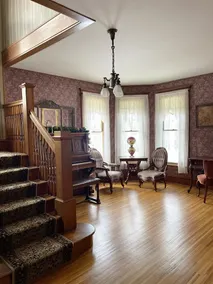 1905 Victorian Farmhouse close to Lake Geneva. - Image 2