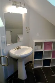Peaceful and private studio, easy walk to downtown Edmonds - Image 4