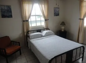 Casa de dos pisos de estilo español en la playa - Apartamento - Image 3