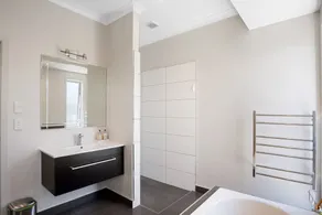 Sky Blue Retreat - Waihi Beach Holiday Home - Image 4